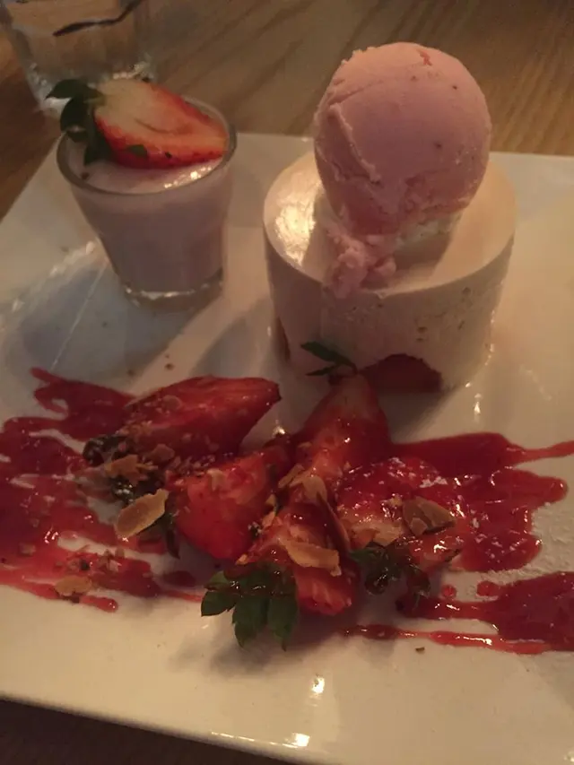 士多啤梨三重奏