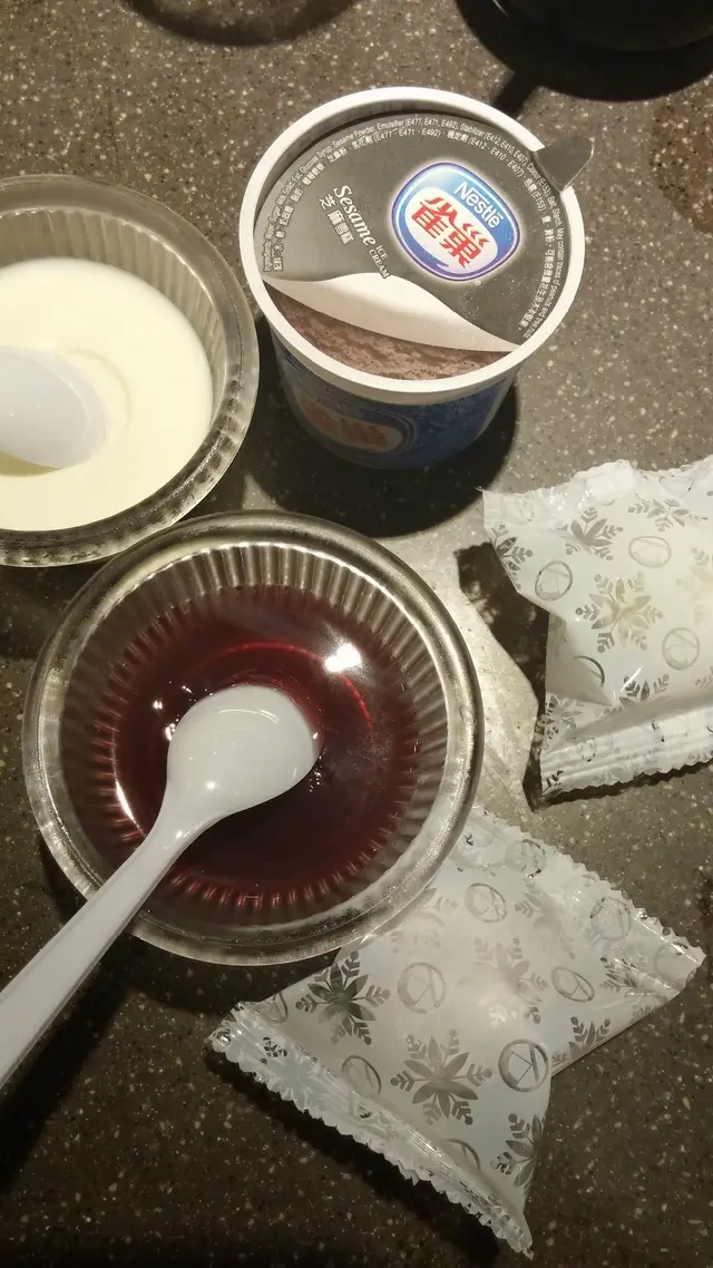 只有三款是自家製的，紅酒啫喱酒味不差，算是最好一款