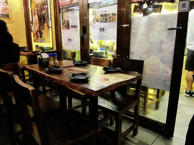 木枱木櫈，風格十足