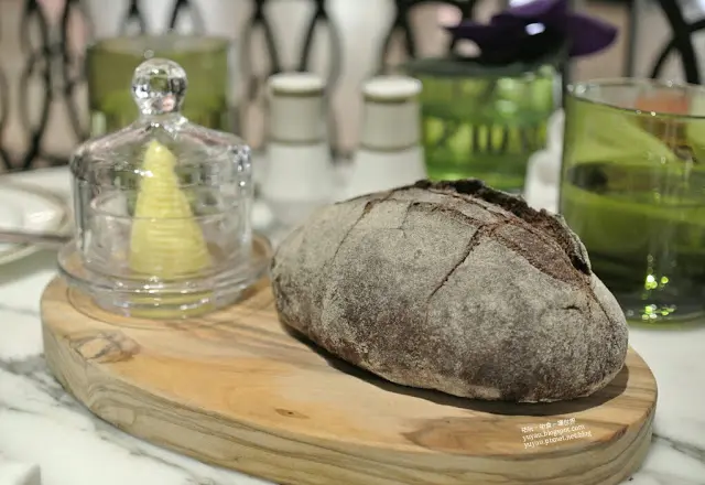 黑麥麵包及牛油
