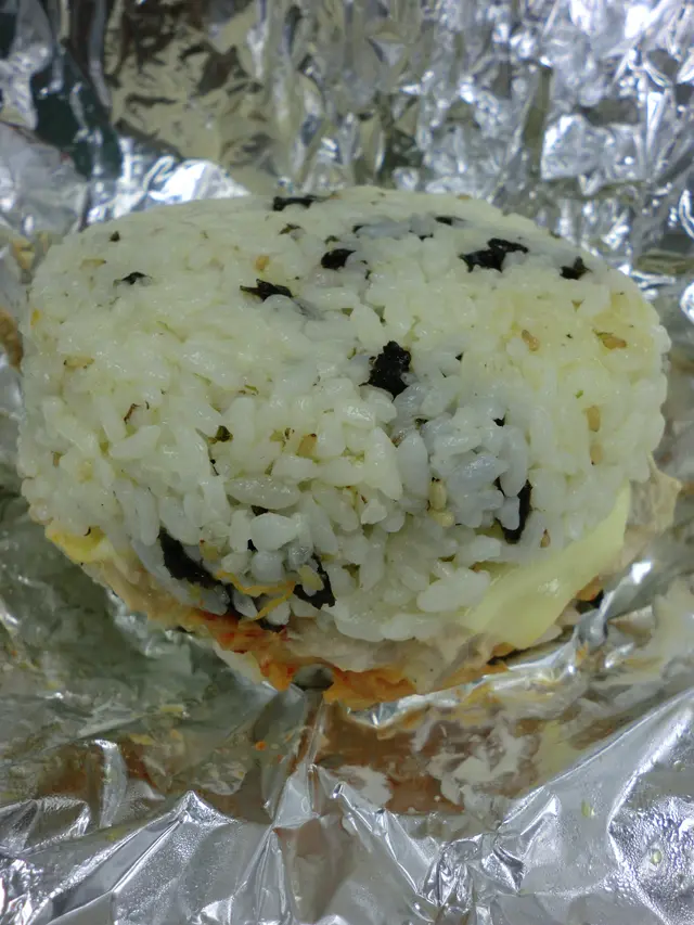 芝士 + 炒泡菜 + 吞拿魚沙律