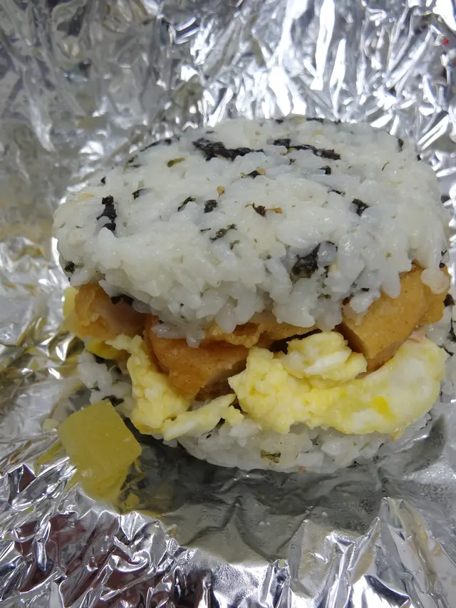 炸雞 + 照燒汁 + 沙律醬 + 碎蛋