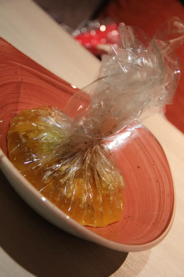 香焗野菌海石斑魚柳伴白酒紅花汁