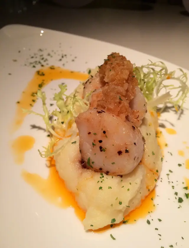 Pan-sealed Queensland, Australia Wild Caught Sustainable Scallop, Canda Wild Caught Lobster Aioli, M