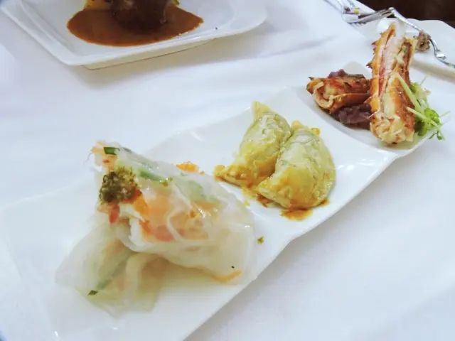 伊甸皇帝蟹腳三食(米紙蟹肉卷，牛油煎蟹腳，蘇皮焗野菌奶油蟹肉）