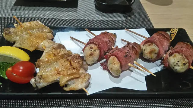 煙肉蠔串燒，雞翼串燒
