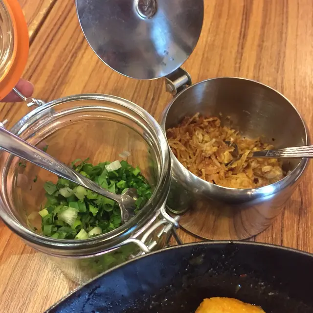 芫茜葱、蝦干蒜片、蝦籽(沒有入鏡)