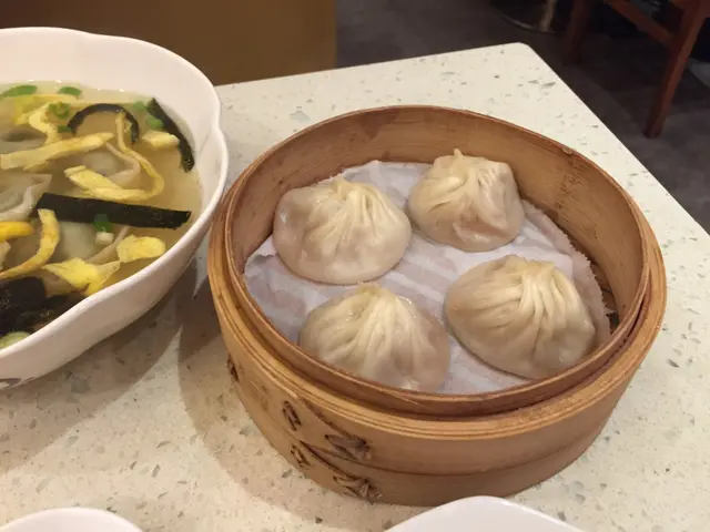 味道不錯,有肉汁;表皮不太厚但也不易空。