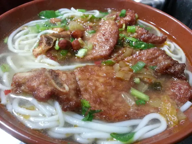 豬扒酸辣米線