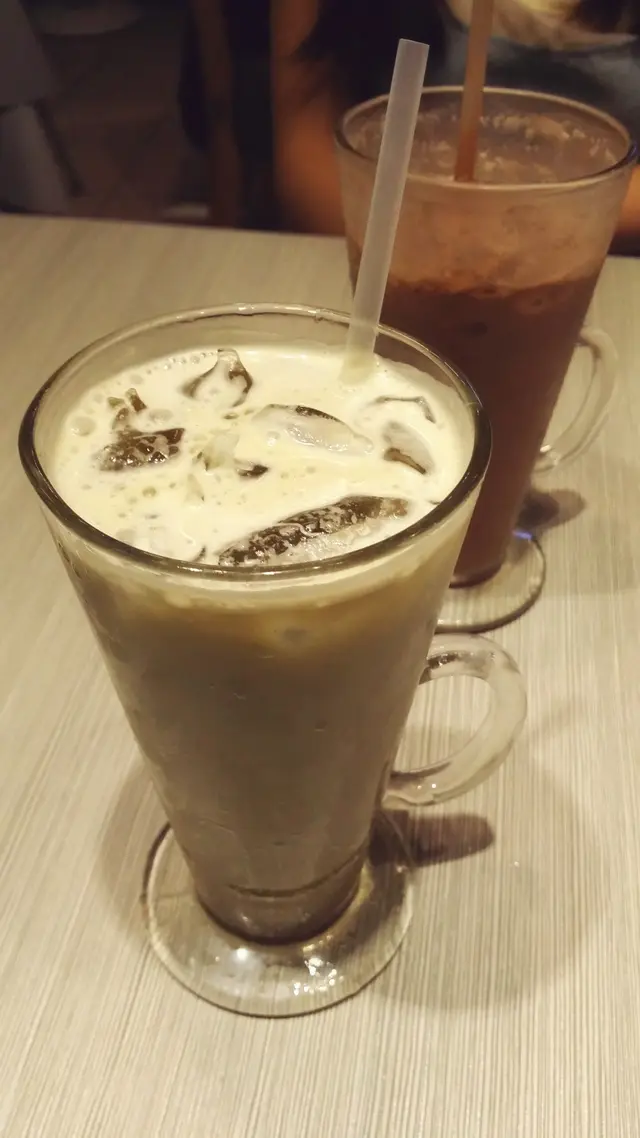 (前)普洱奶茶?(後)伯爵茶朱古力