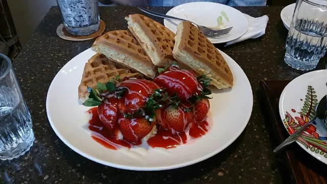 士多啤梨雪糕鬆餅