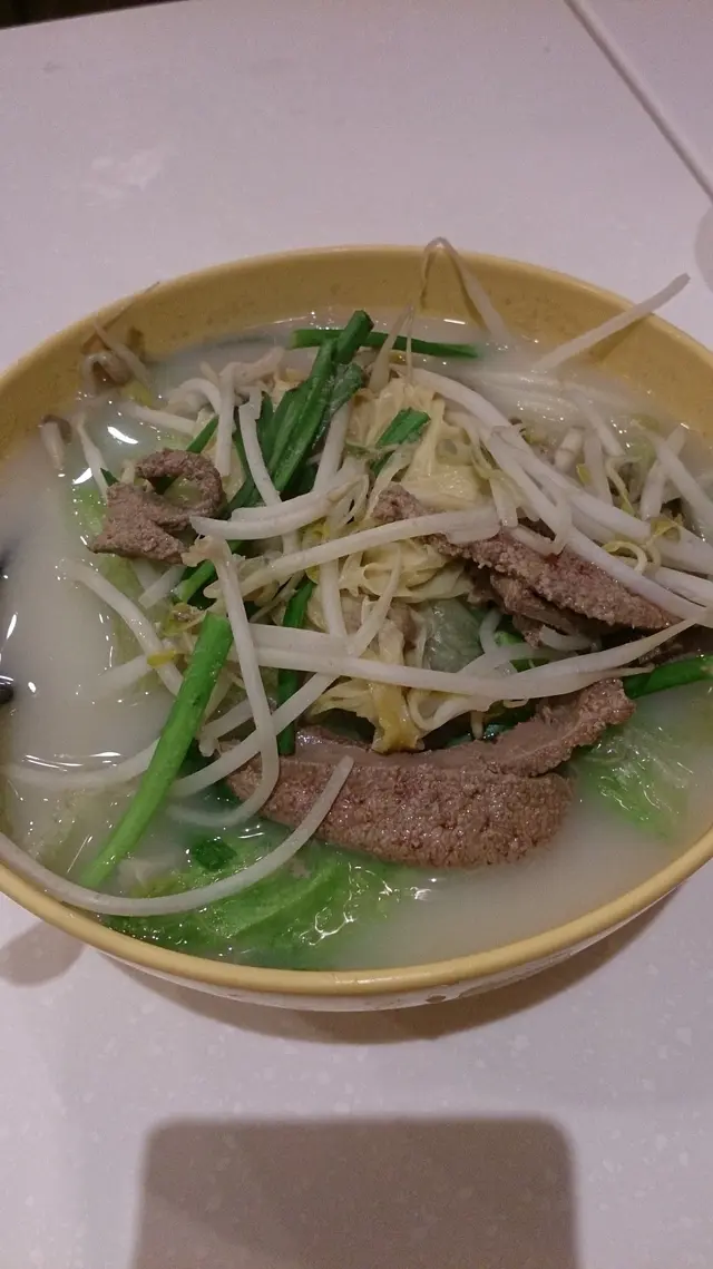 清湯生菜豬膶米線