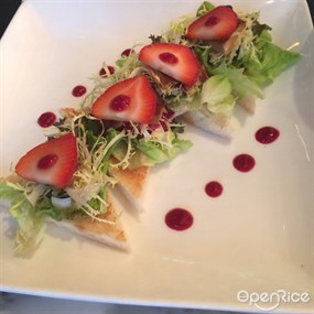 foie gras strawberry toast - 中環的Greyhound Caf&#233;