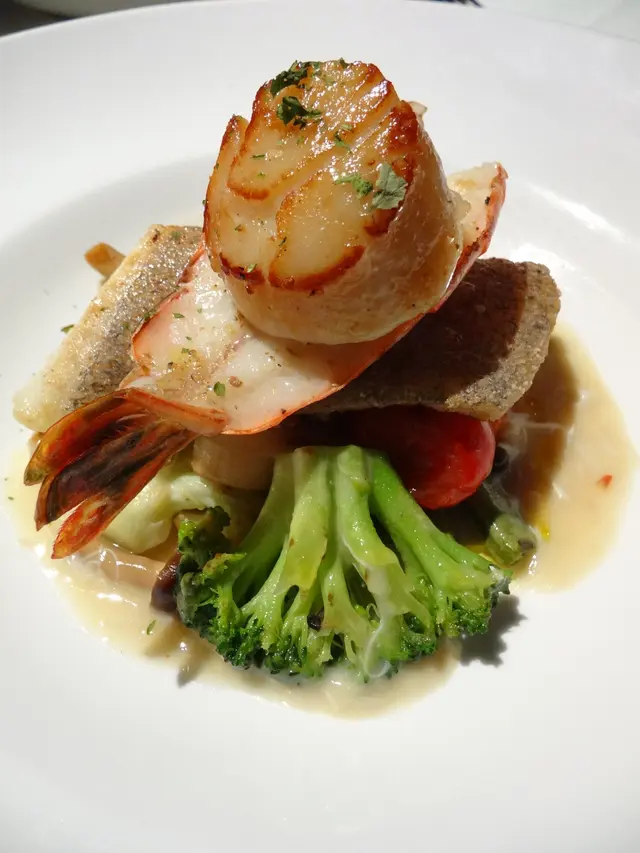 色彩繽紛的海鮮晚餐!見到都令人開胃!