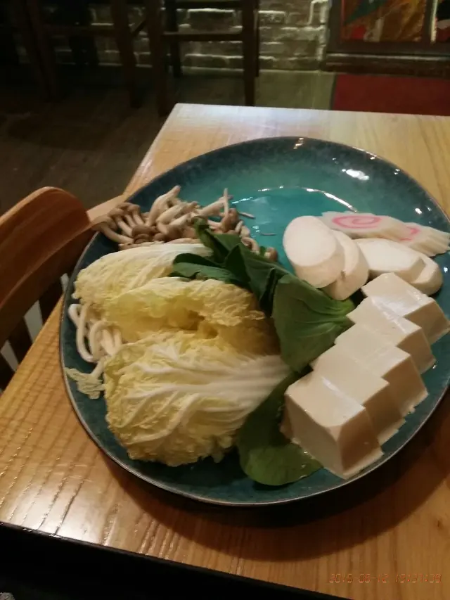 有烏冬，菜，豆腐。。。。