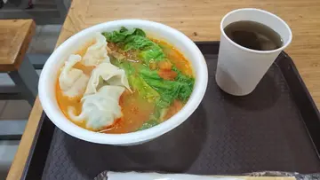 鮮茄濃湯雲吞&北京水餃手拉麵+自家製涼茶