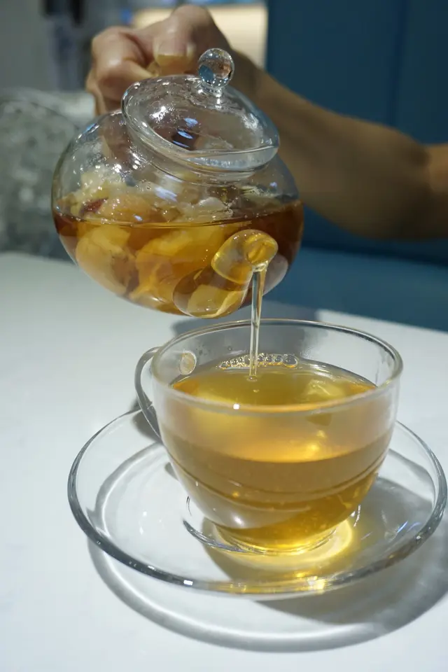 足量的桂圓紅棗雪耳,讓茶散發自然的香氣