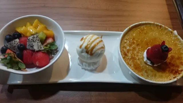 伯爵茶焦糖燉蛋伴鮮果拼雪糕