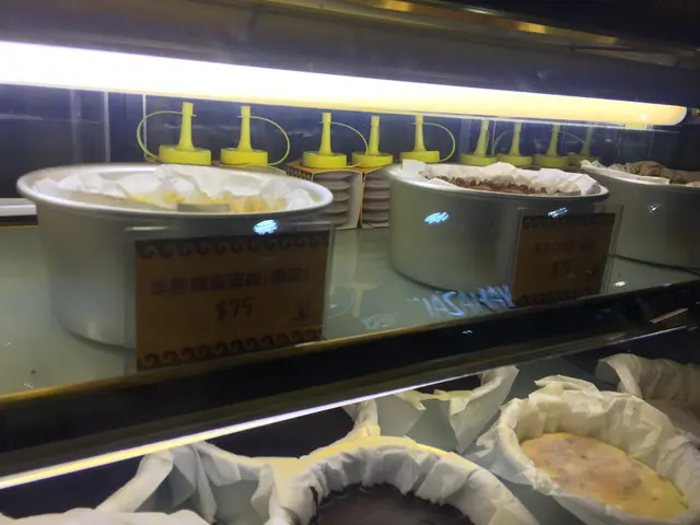 放滿蛋糕的櫥窗