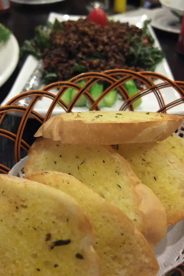 立體3D芥蘭配蒜蓉法包