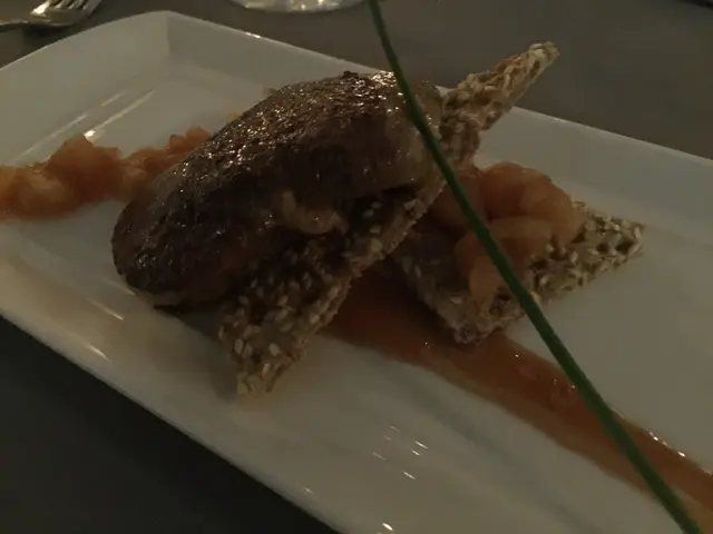 香煎法式鵝肝配馬沙娜甜酒燴菠蘿