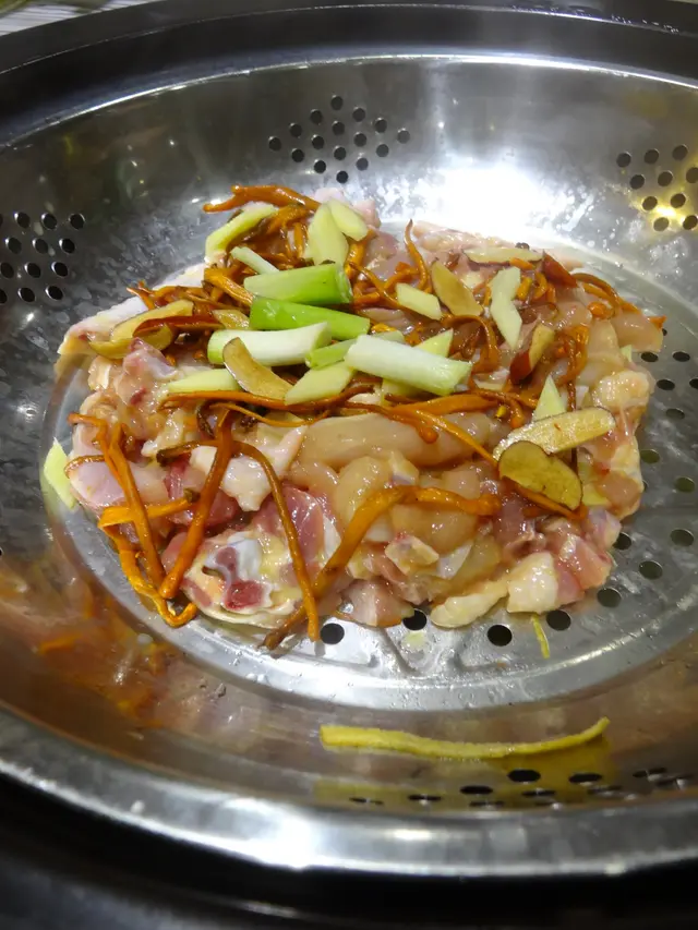 蟲草花蒸鮮雞