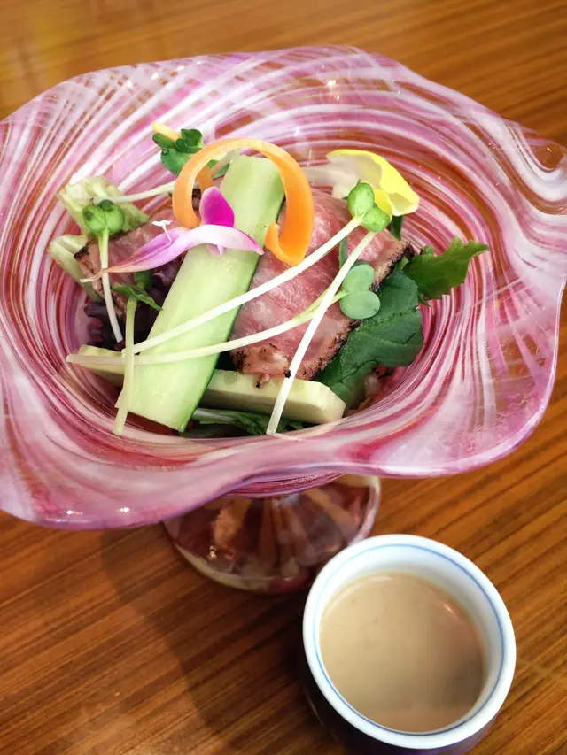 沙律菜輪為配角