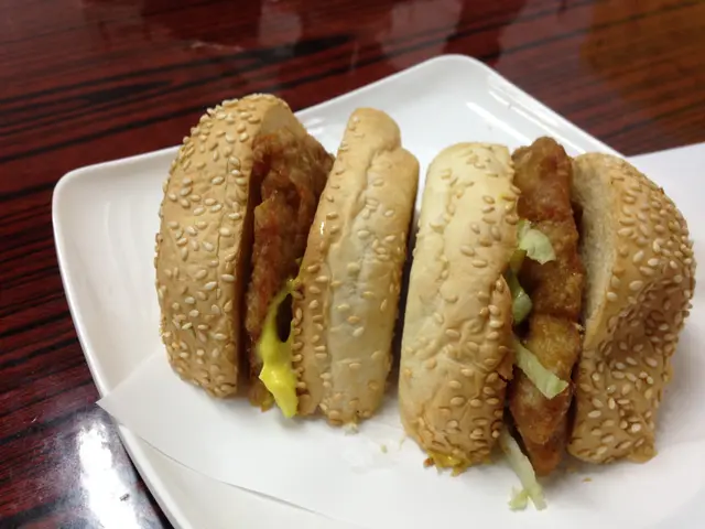 蜜糖芥末豬扒包