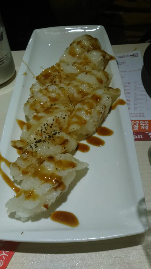 給對比富田的灸燒左口魚壽司