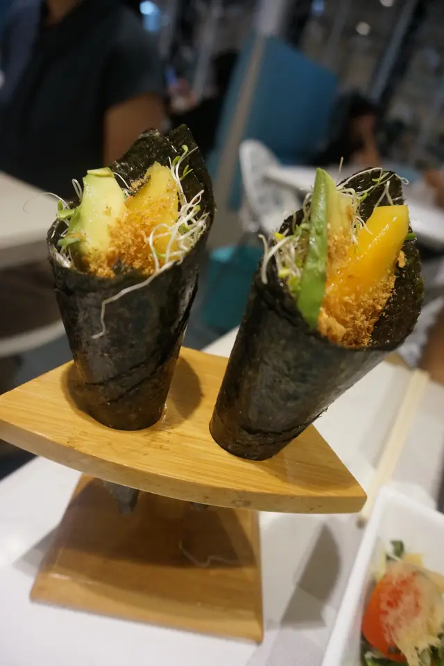 香芒牛油果苜蓿芽手卷