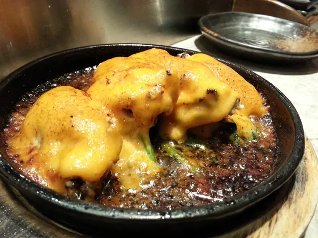 較重味的料理, 燒過的蠔, 面頭淋上超濃味海膽汁, 配合得好好勁惹味