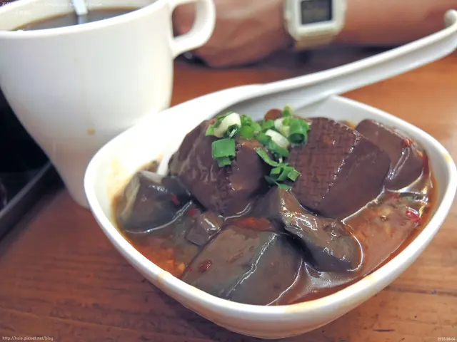 ① 自選粥餐：杞子滑雞粥+京醬豬紅+熱檸茶 ($52)