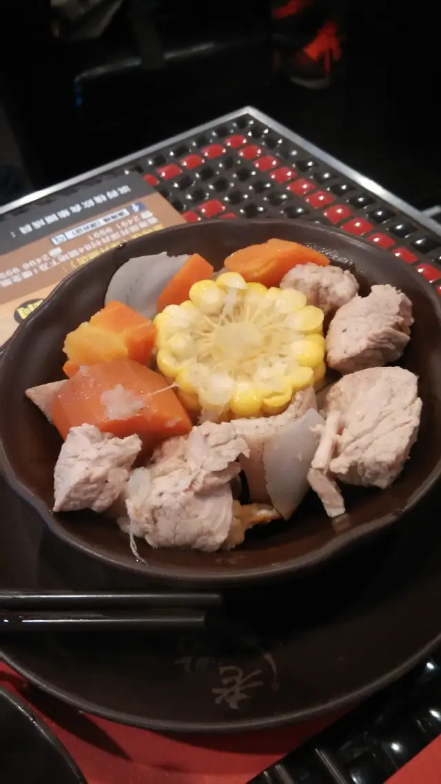 鱷魚肉淮山燉豬踭