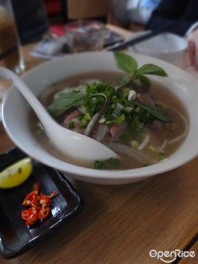 Pho bo – Thin sliced sirloin cooked medium rare - 上環的Bun Cha Vietnamese