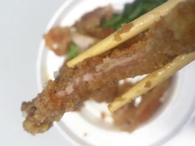天啊!炸粉比豬扒更厚,且每一塊都是!異常難食!