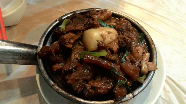 牛腩塞到滿滿，賣相一般，但份量多，味道一流！～