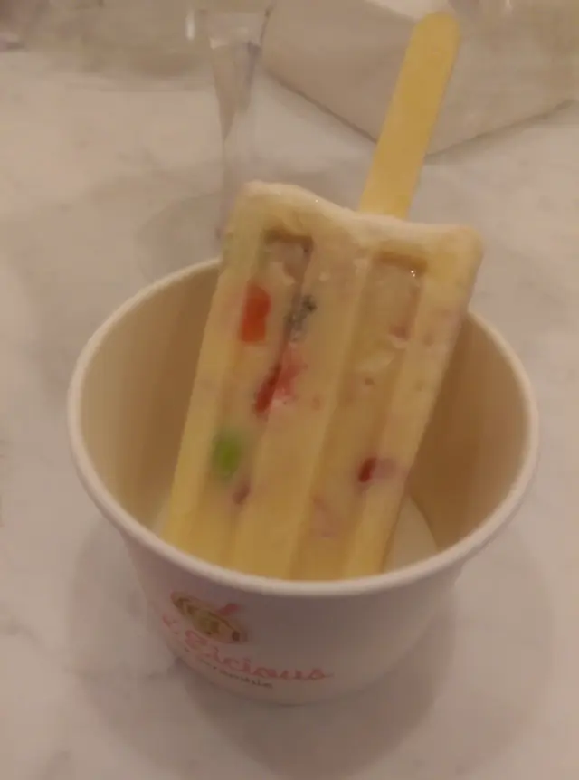 雲呢拿草莓雪條