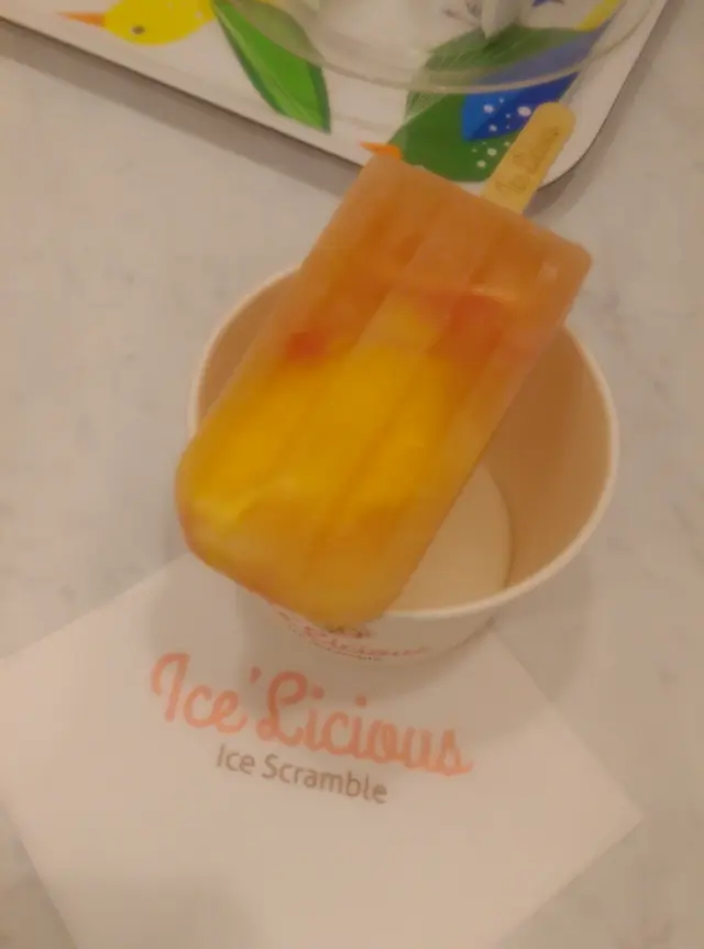 頂端是橙汁味而底部是酒味