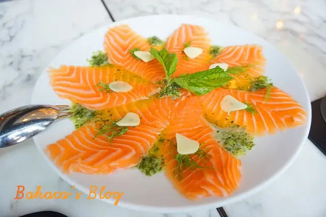 薄切三文魚配泰式辣汁