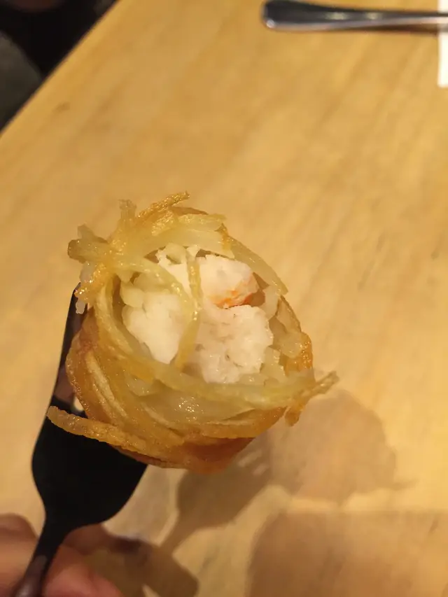 條條薯絲包住厚厚蝦肉