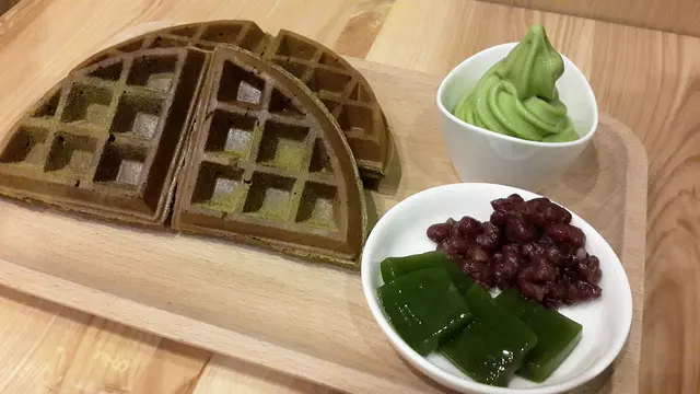 培茶鬆餅配抹茶霜淇淋