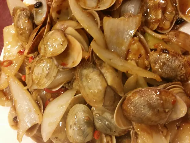 9pm 後特惠價 $29的，怎麼能抗拒，一於加碼。原想只不過是夜間清貨，誰知足料足味，青椒、洋蔥、辣椒配料充足；唯是蜆是比較小的，可是這個價錢，已經喜出望外。