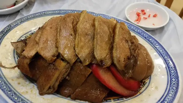 鵝片薄而入味，只是鵝件太肥