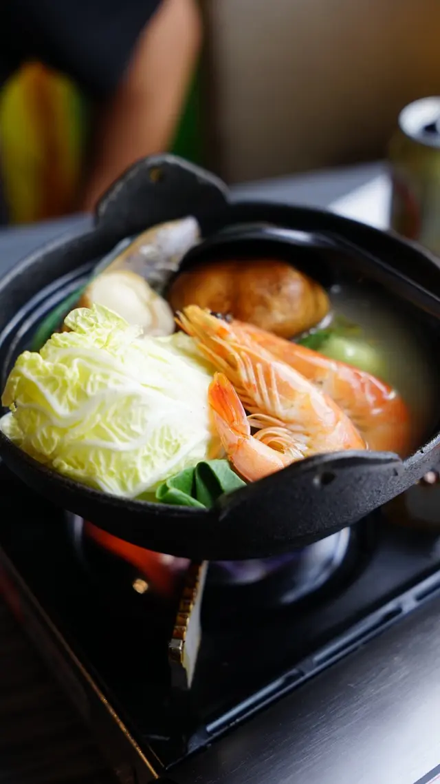 吃放題甚少叫鍋物，但這個鍋的辣湯得惹味，上檯時服務員會放在gas爐上，滾住食！