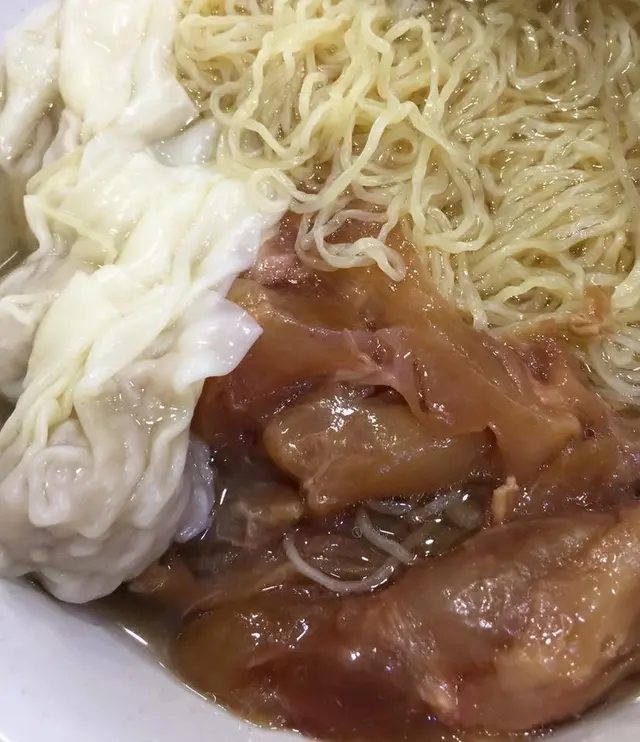 雲吞牛筋麵走蔥