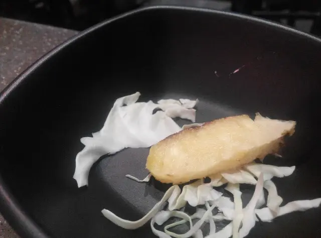 用上鮮菠蘿，可惜縮小了。