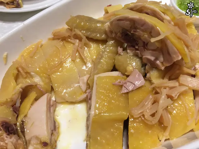 盈福招牌瑤柱浸雞 (半隻)