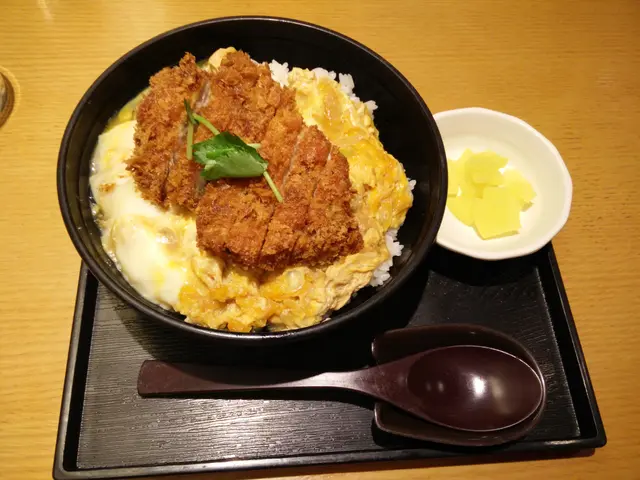 滑蛋吉列豬扒丼