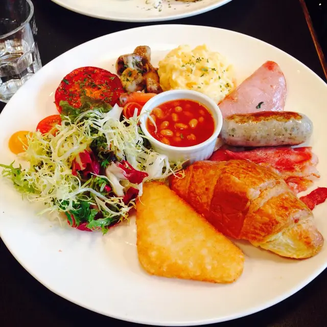 雖然大家都知all day 好難輸，但都要一讚佢個牛角包確係好味，好脆皮。