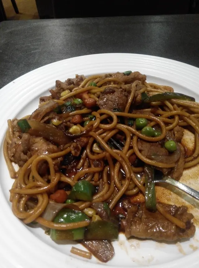 黑椒牛柳絲炒意大利粉